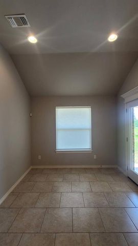 8720 SW 66th Place, Oklahoma City, OK 73169