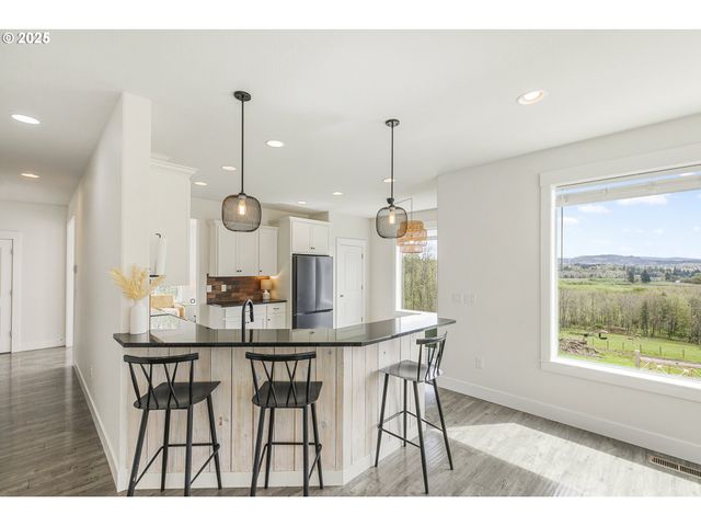 39313 Ne 143RD Pl, Amboy, WA 98601