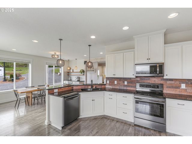 39313 Ne 143RD Pl, Amboy, WA 98601