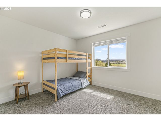 39313 Ne 143RD Pl, Amboy, WA 98601