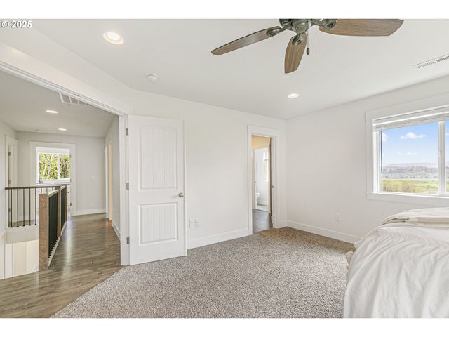 39313 Ne 143RD Pl, Amboy, WA 98601