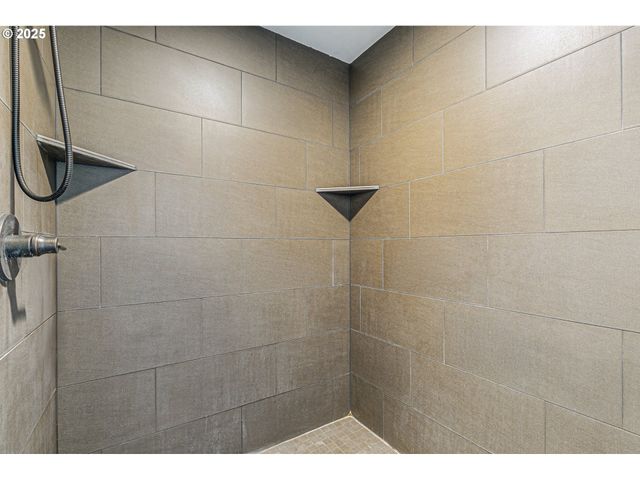 39313 Ne 143RD Pl, Amboy, WA 98601