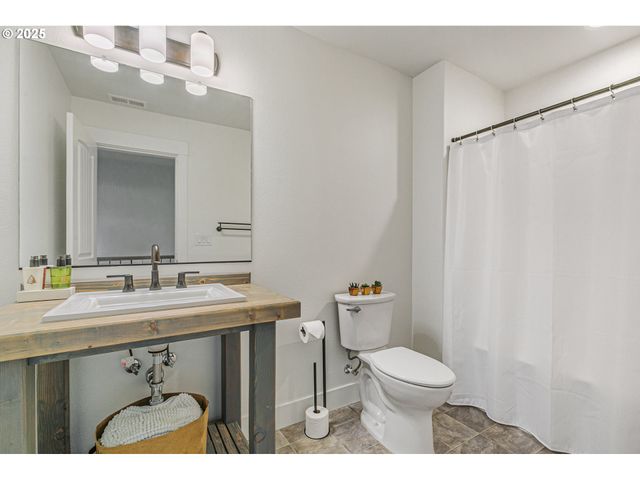 39313 Ne 143RD Pl, Amboy, WA 98601