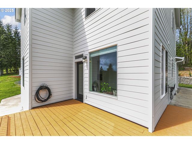 39313 Ne 143RD Pl, Amboy, WA 98601