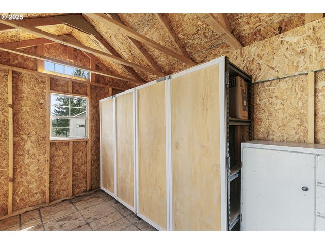 39313 Ne 143RD Pl, Amboy, WA 98601