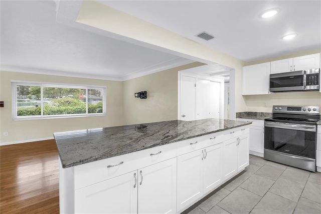 6195 28TH AVENUE N, St Petersburg, FL 33710