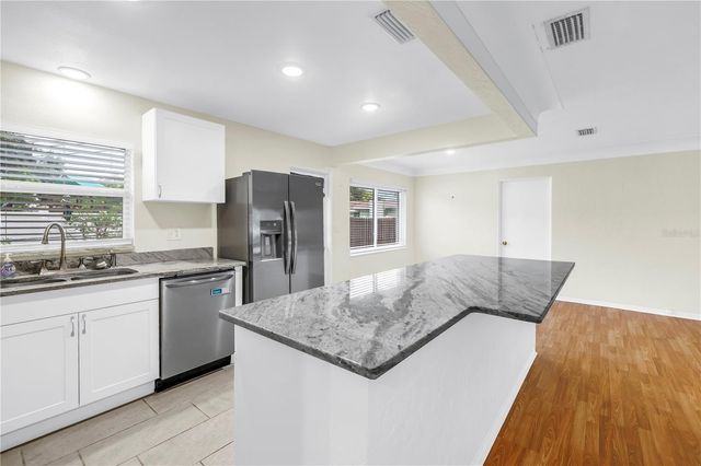 6195 28TH AVENUE N, St Petersburg, FL 33710