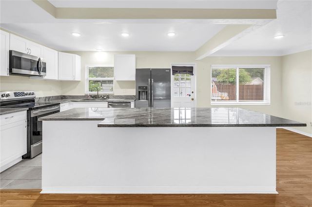 6195 28TH AVENUE N, St Petersburg, FL 33710