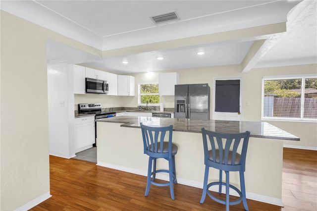6195 28TH AVENUE N, St Petersburg, FL 33710