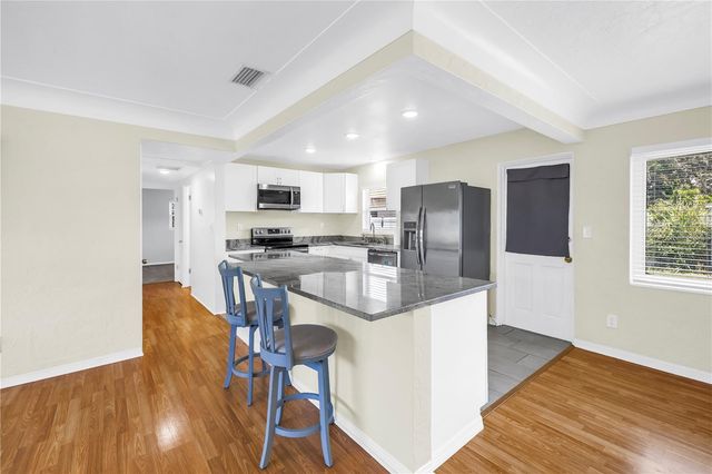 6195 28TH AVENUE N, St Petersburg, FL 33710