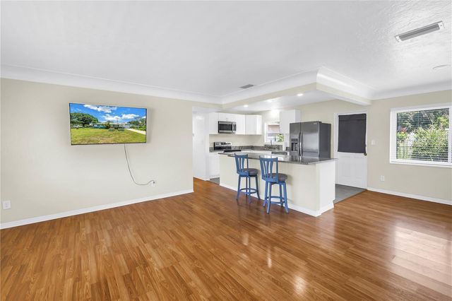 6195 28TH AVENUE N, St Petersburg, FL 33710