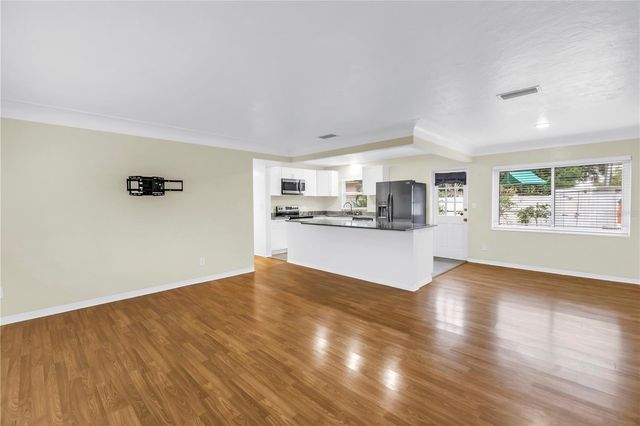 6195 28TH AVENUE N, St Petersburg, FL 33710