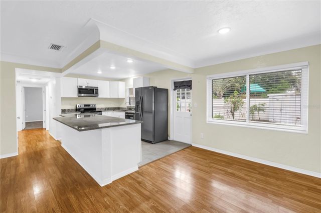 6195 28TH AVENUE N, St Petersburg, FL 33710