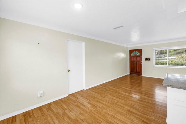 6195 28TH AVENUE N, St Petersburg, FL 33710