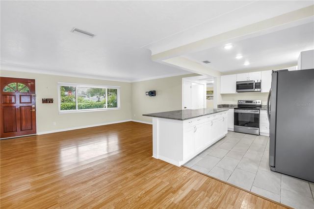 6195 28TH AVENUE N, St Petersburg, FL 33710