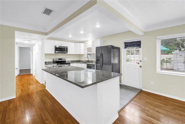 6195 28TH AVENUE N, St Petersburg, FL 33710