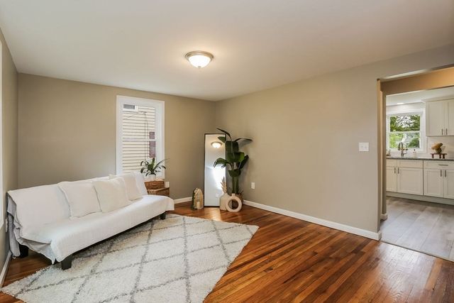 251 Edendale St, Springfield, MA 01104