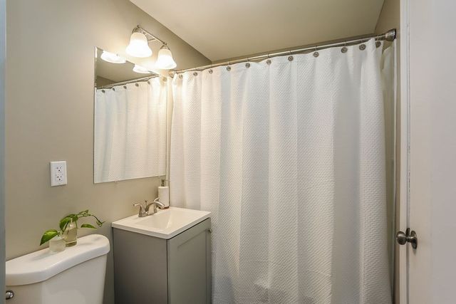 251 Edendale St, Springfield, MA 01104