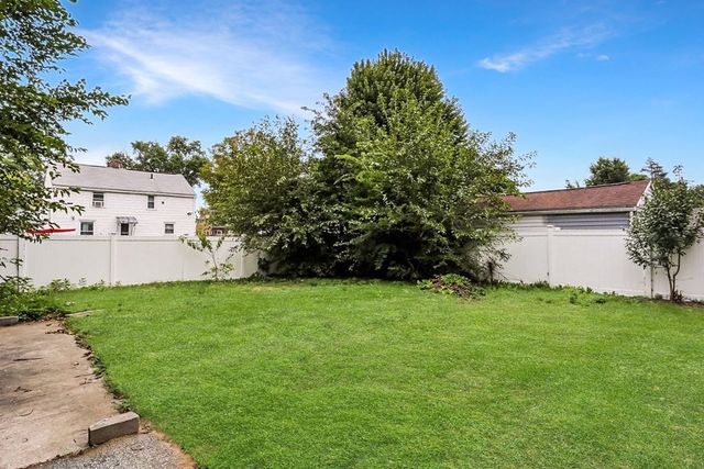 251 Edendale St, Springfield, MA 01104