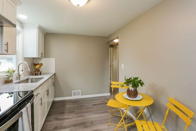 251 Edendale St, Springfield, MA 01104