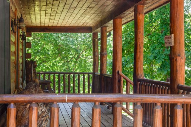 947 Breezy Point Lane, Kimberling City, MO 65686