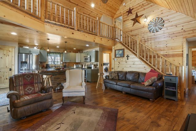 947 Breezy Point Lane, Kimberling City, MO 65686