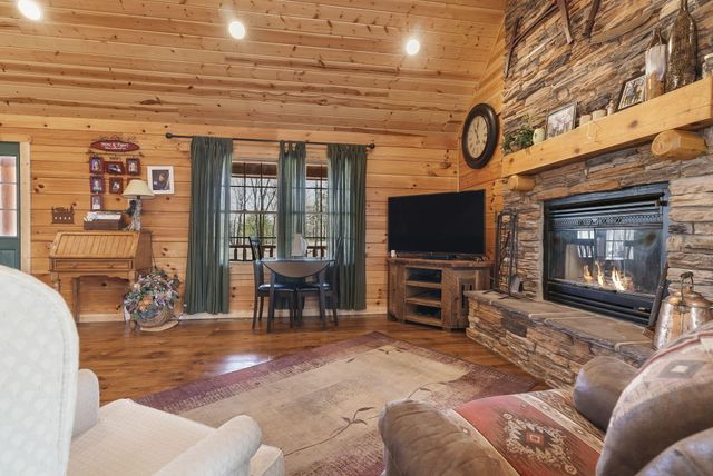 947 Breezy Point Lane, Kimberling City, MO 65686