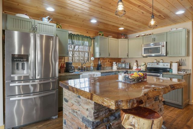 947 Breezy Point Lane, Kimberling City, MO 65686