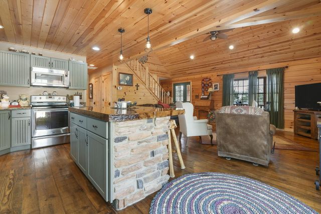 947 Breezy Point Lane, Kimberling City, MO 65686