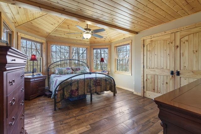 947 Breezy Point Lane, Kimberling City, MO 65686