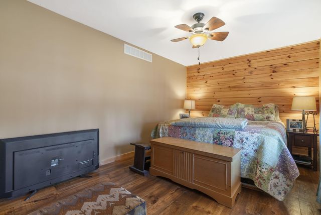 947 Breezy Point Lane, Kimberling City, MO 65686