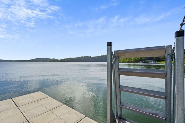 947 Breezy Point Lane, Kimberling City, MO 65686