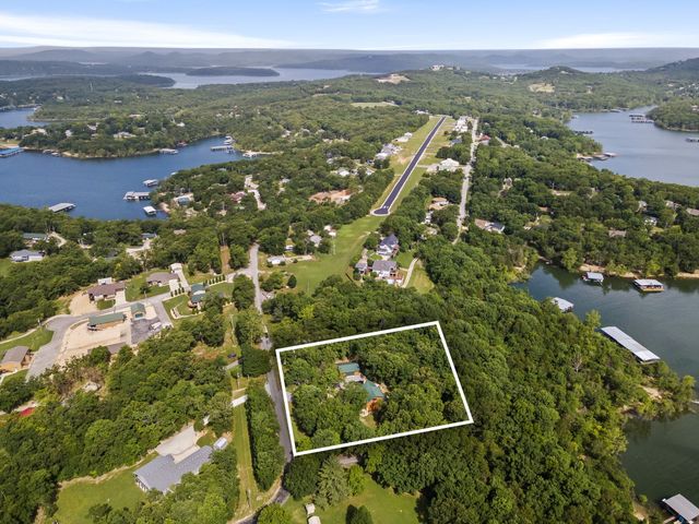 947 Breezy Point Lane, Kimberling City, MO 65686