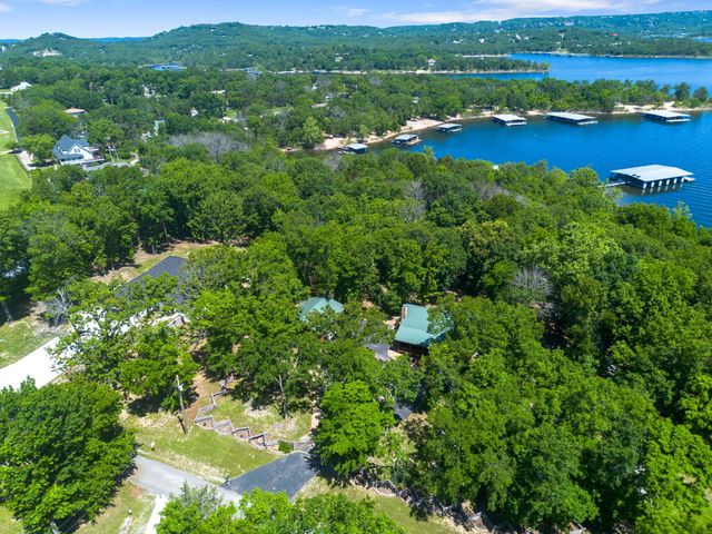 947 Breezy Point Lane, Kimberling City, MO 65686