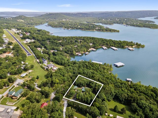 947 Breezy Point Lane, Kimberling City, MO 65686