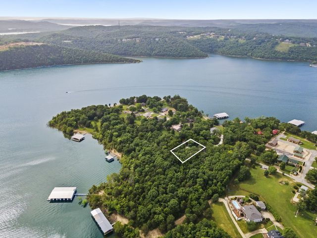947 Breezy Point Lane, Kimberling City, MO 65686