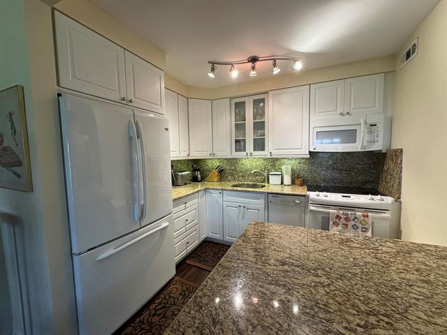 1 Church Lane 105-106, North Palm Beach, FL 33408