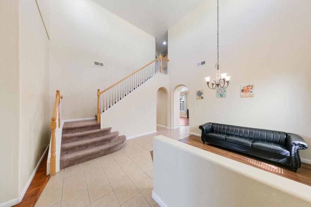 Image 10 of property listing at 2027 Evening St, Stockton, CA 95209