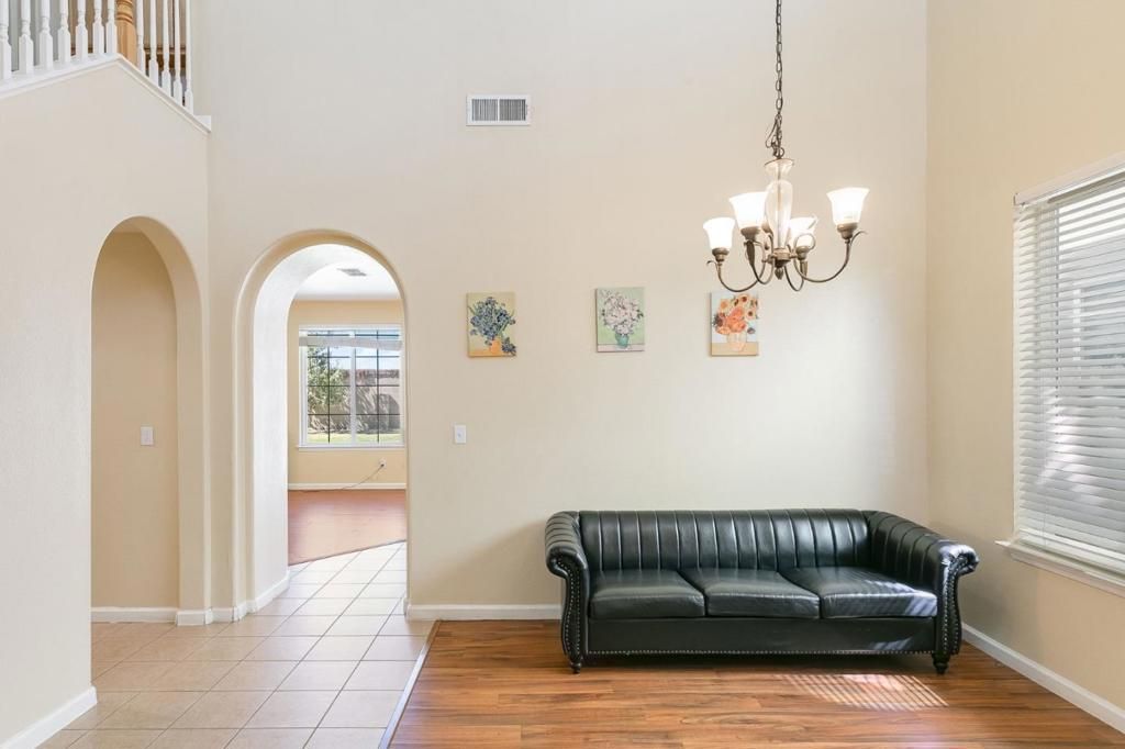 Image 11 of property listing at 2027 Evening St, Stockton, CA 95209