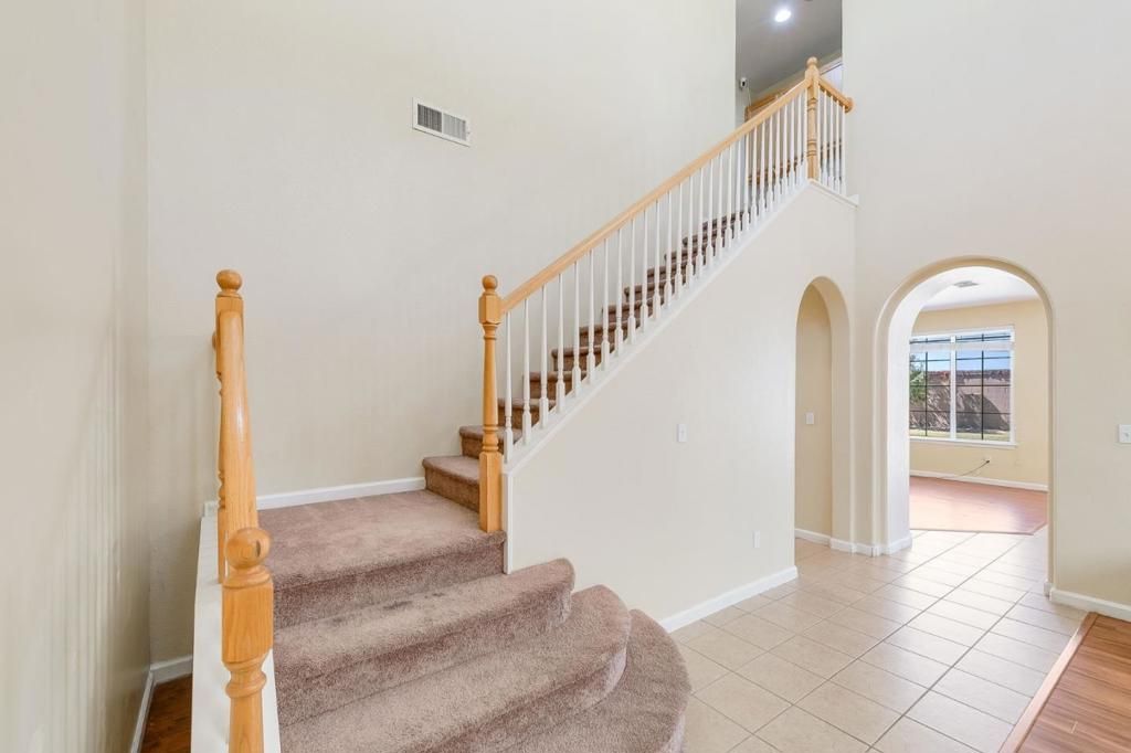 Image 12 of property listing at 2027 Evening St, Stockton, CA 95209