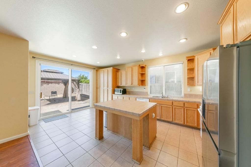 Image 15 of property listing at 2027 Evening St, Stockton, CA 95209