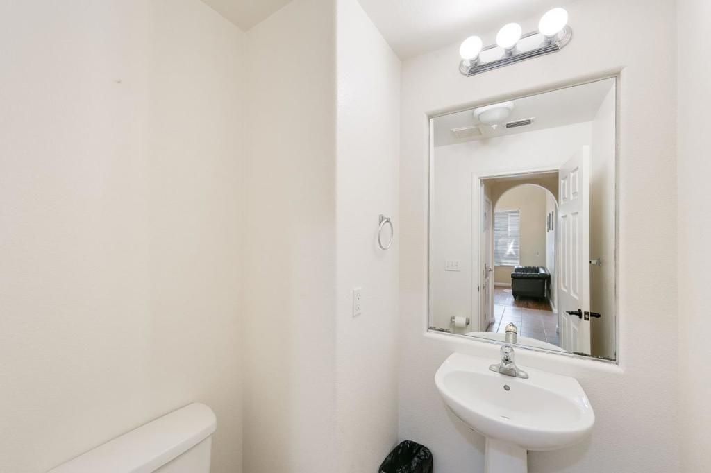 Image 16 of property listing at 2027 Evening St, Stockton, CA 95209