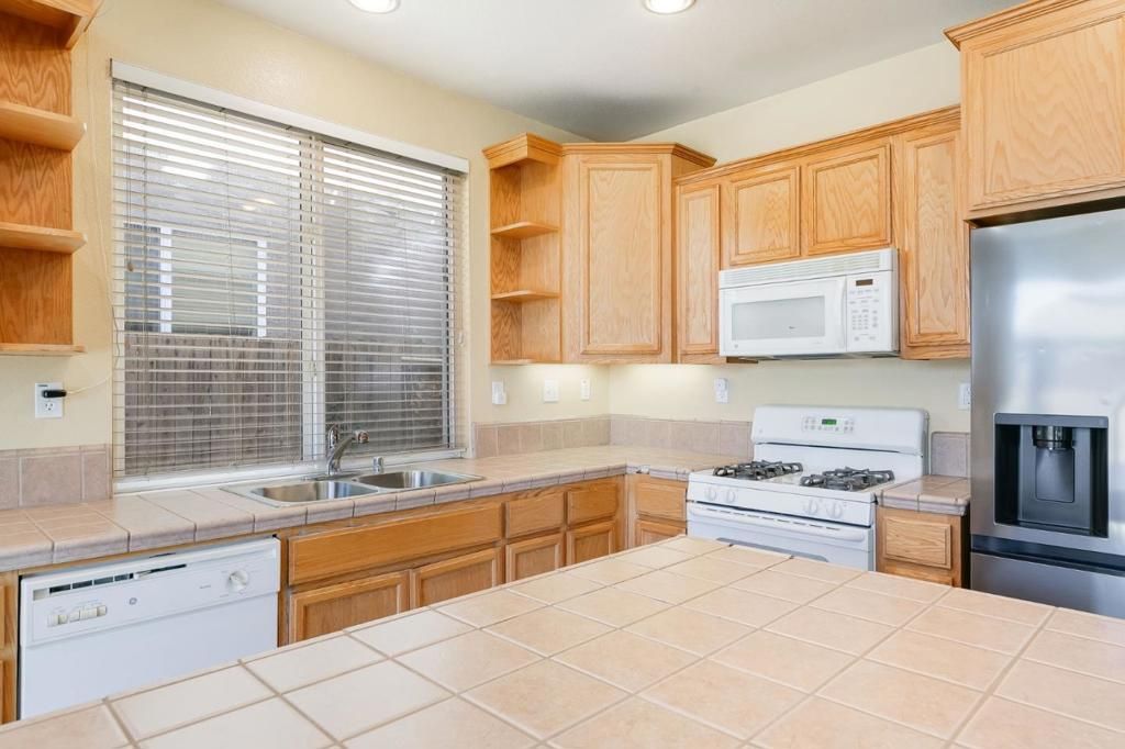 Image 20 of property listing at 2027 Evening St, Stockton, CA 95209