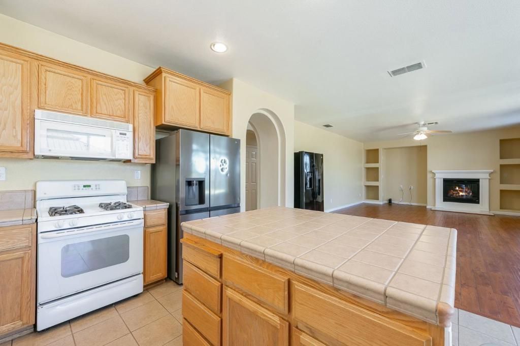 Image 22 of property listing at 2027 Evening St, Stockton, CA 95209