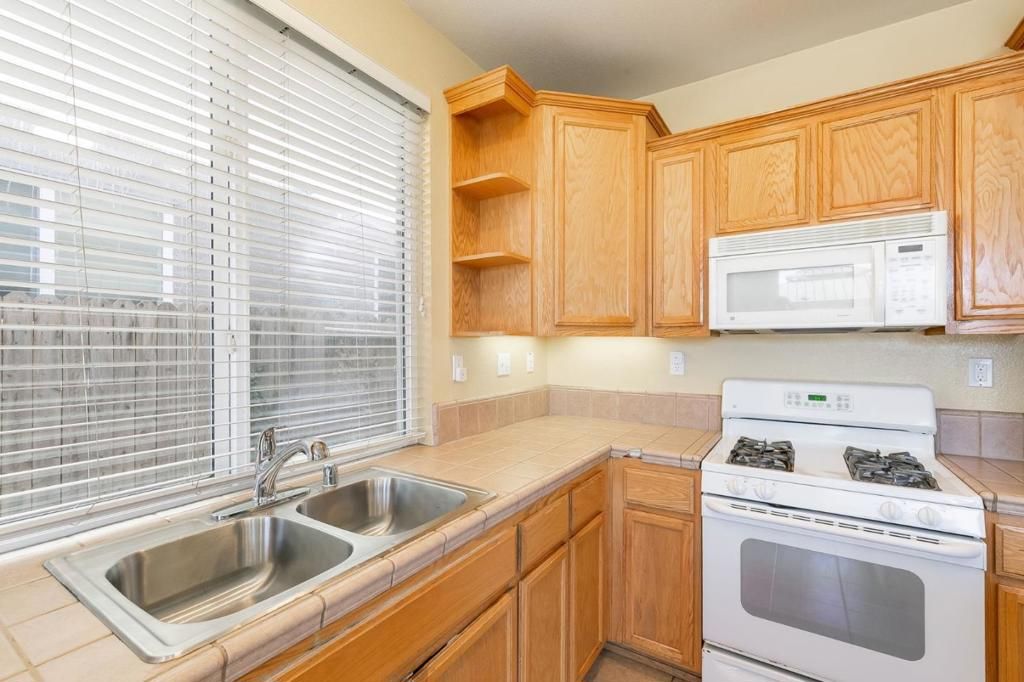 Image 23 of property listing at 2027 Evening St, Stockton, CA 95209