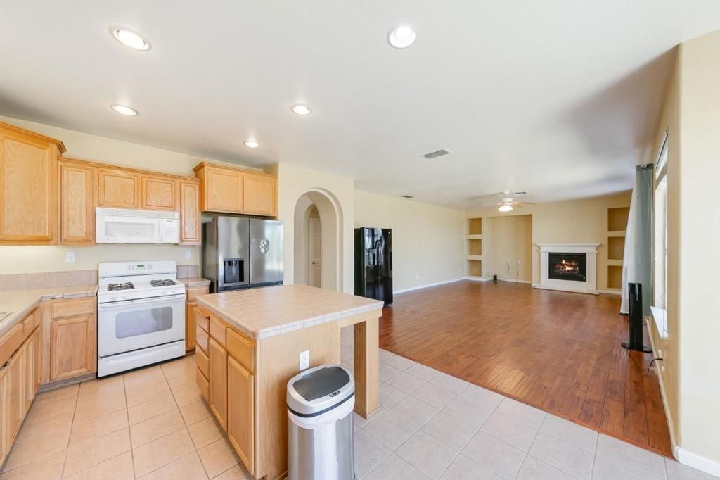 Image 27 of property listing at 2027 Evening St, Stockton, CA 95209