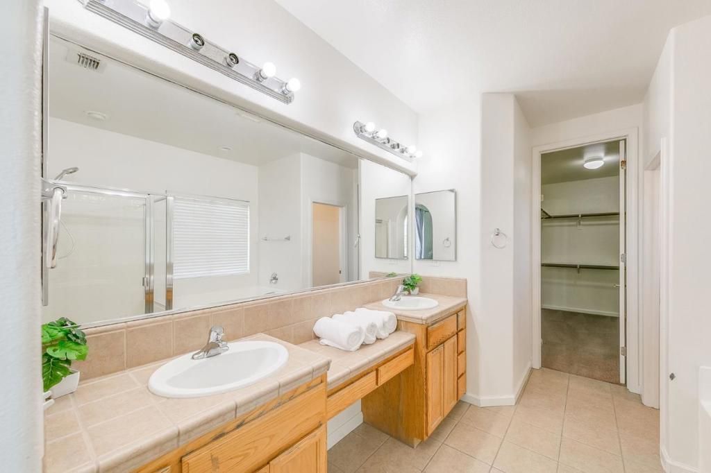 Image 36 of property listing at 2027 Evening St, Stockton, CA 95209