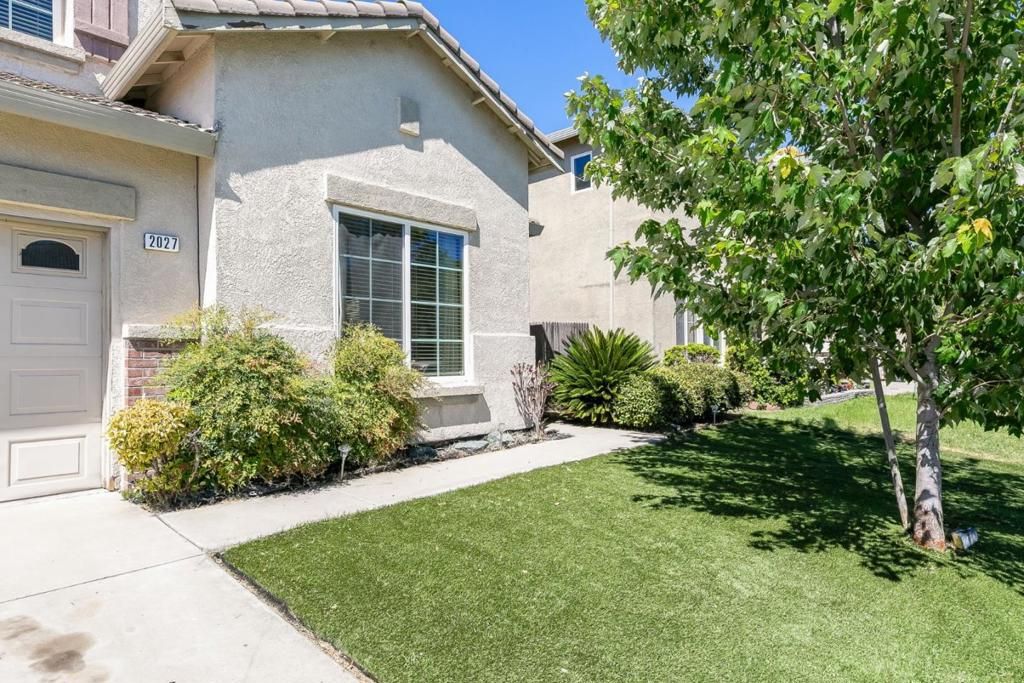 Image 4 of property listing at 2027 Evening St, Stockton, CA 95209
