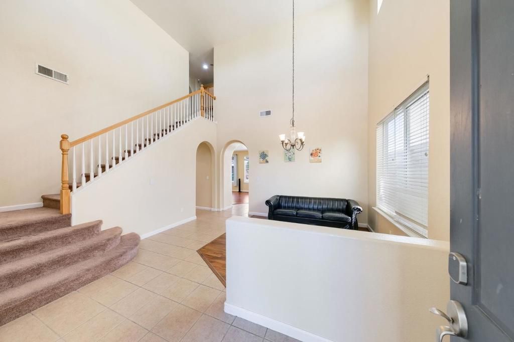Image 7 of property listing at 2027 Evening St, Stockton, CA 95209