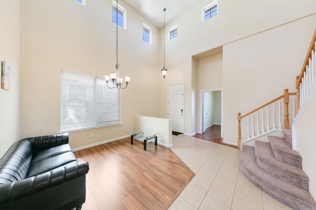 Image 8 of property listing at 2027 Evening St, Stockton, CA 95209